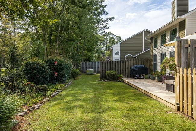 Building Photo - 504 Cedarwood Village
