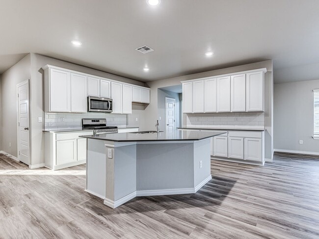 Building Photo - Newer home only minutes away from Paycom, Falling Springs Addition + Greenbelt lot + Deer Creek S...