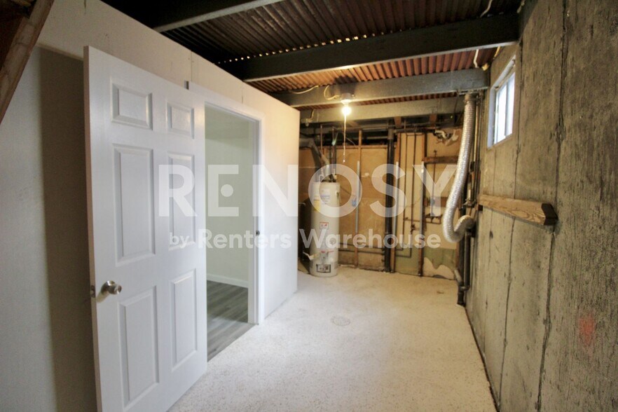 Building Photo - 5241 Victor Wy