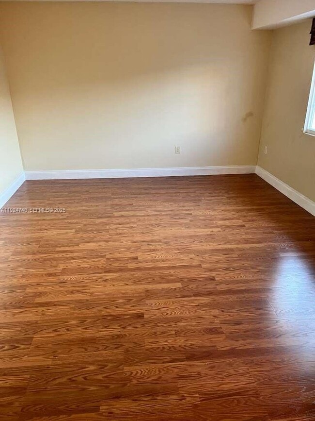 Building Photo - 2891 NE 185th St