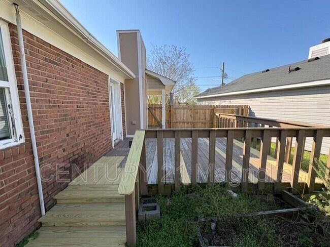 Building Photo - 3909 Almon Dr