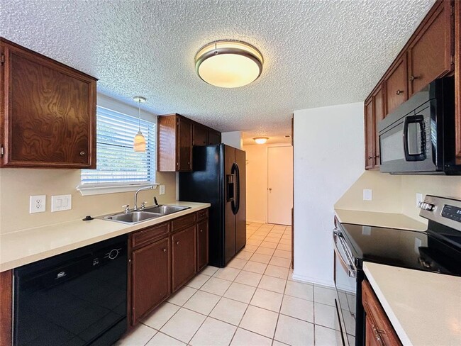 Building Photo - 8800 Clearbrook Trail