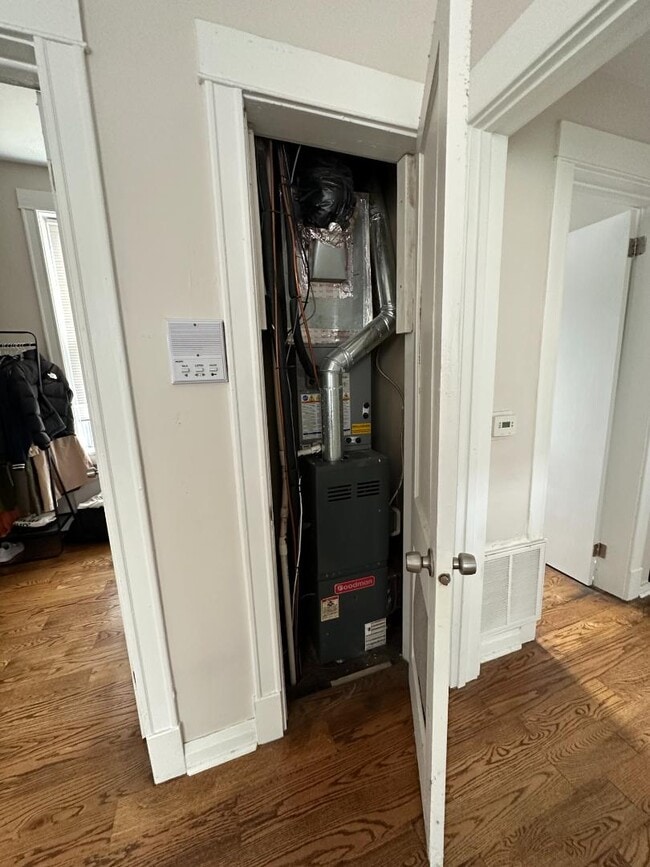 Building Photo - 2647 W Crystal St