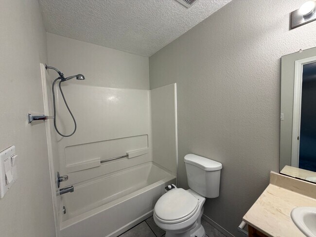 Building Photo - 3 Bedroom Home Near Unser Blvd NW & Ladera Dr NW!
