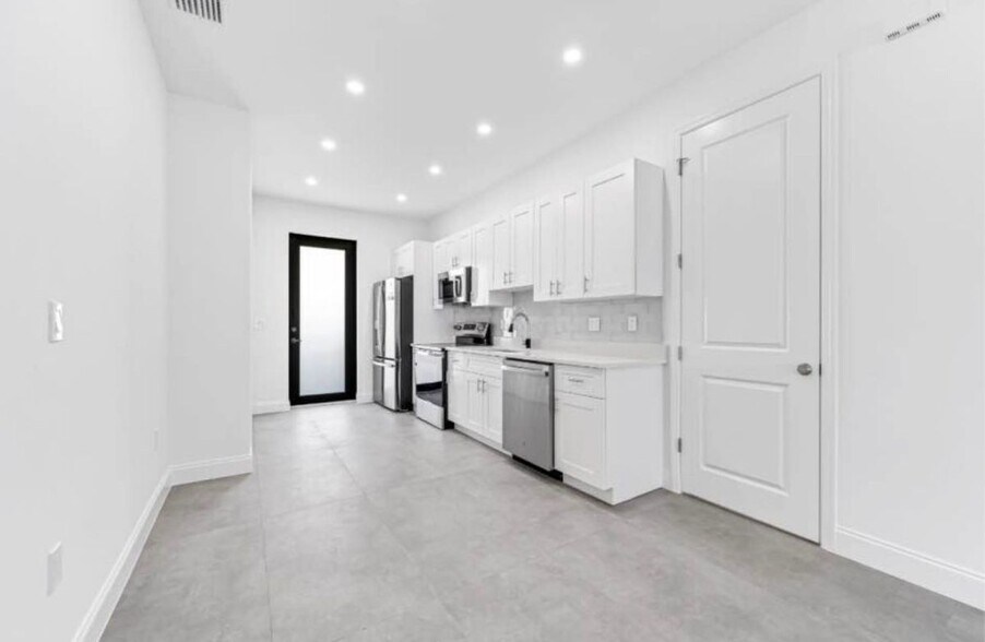 Building Photo - 11681 Pawley Ave