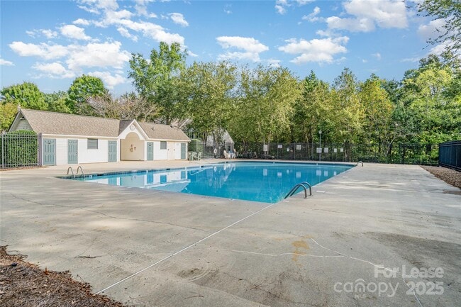 Building Photo - 16849 Greenlawn Hills Ct