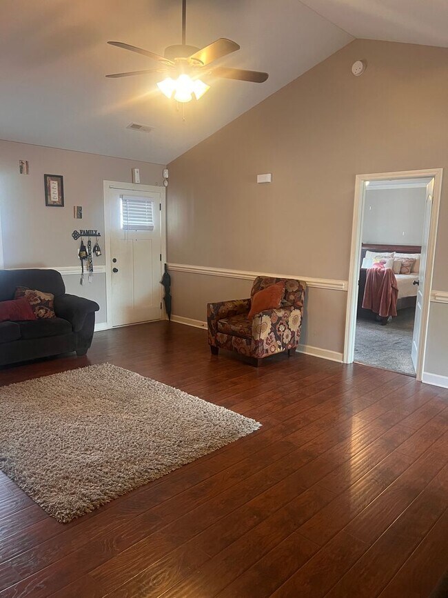 Building Photo - Four Bedroom Two Bath House