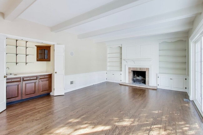 Building Photo - 931 Coventry Dr