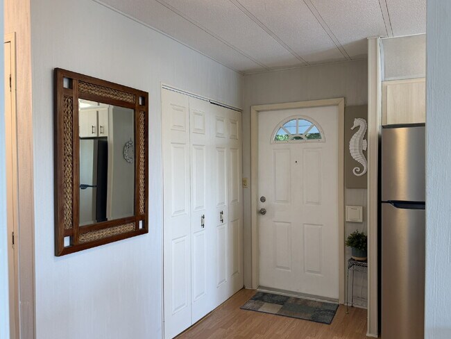 Building Photo - "Charming 2-Bed, 2-Bath Mobile Home Retreat in Harbor Cove!"