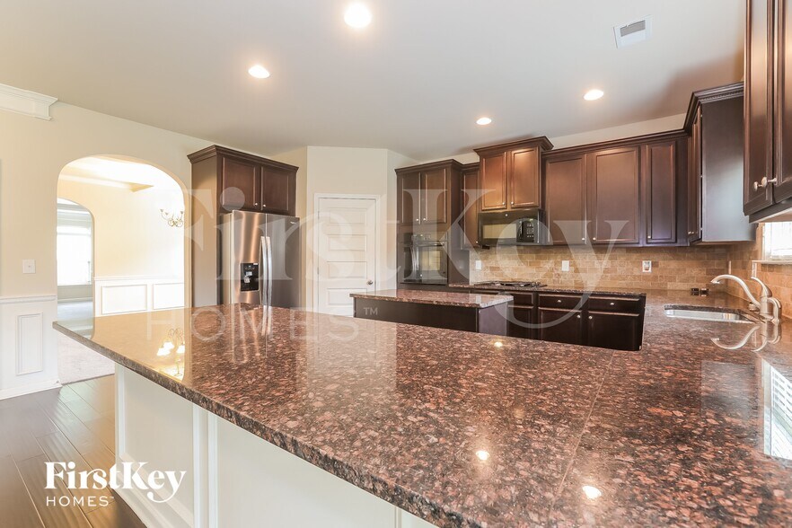 Building Photo - 1328 Wild Rose Dr SE