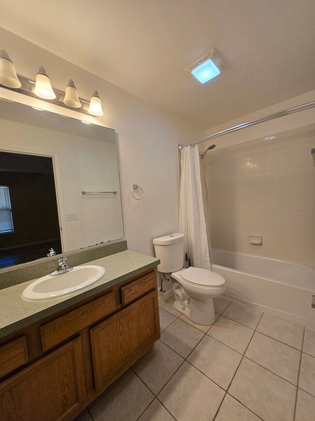 Building Photo - Charming single-story 3-bedroom, 2-bath home