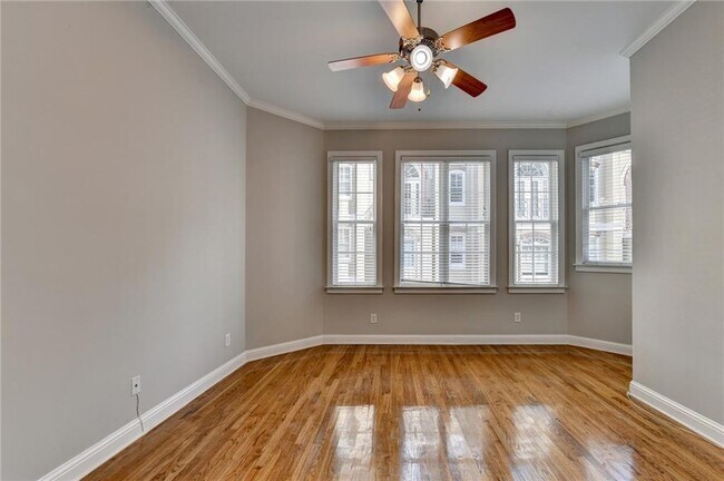 Building Photo - 813 Clifton Heights Ln NE
