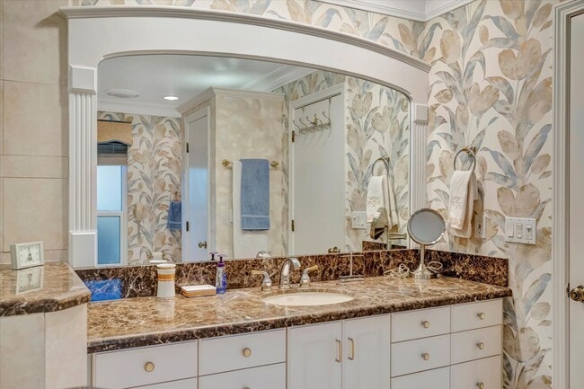 Building Photo - Furnished 3BR/3BA Home with Den, Heated Pool & Lanai in *The Meadows* Sarasota