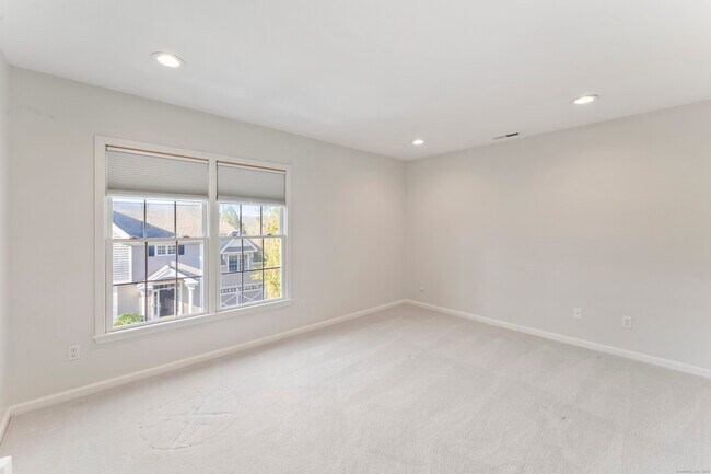 Building Photo - 4 Woods Way