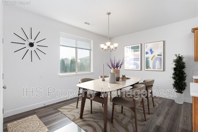 Building Photo - 1127 S Blueberry Pl