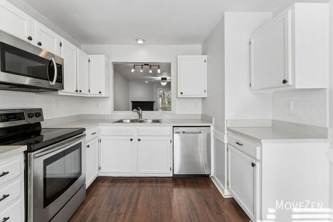 Building Photo - 134 Sanair Ct