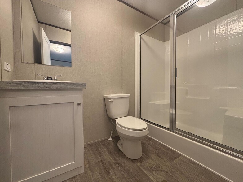 Building Photo - 203 Linda St