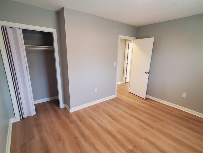 Building Photo - 215 Pearl St