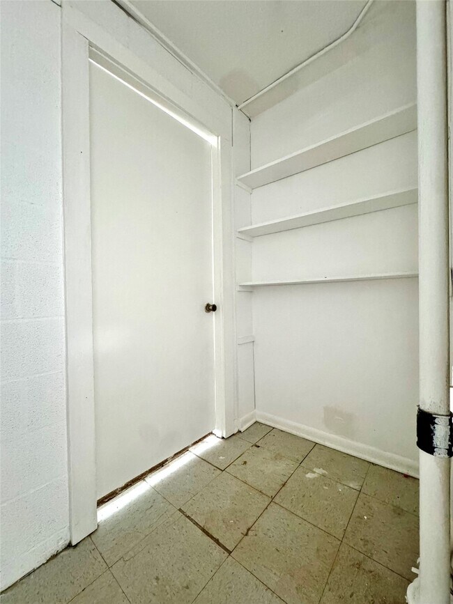 Building Photo - 425 E Park Dr