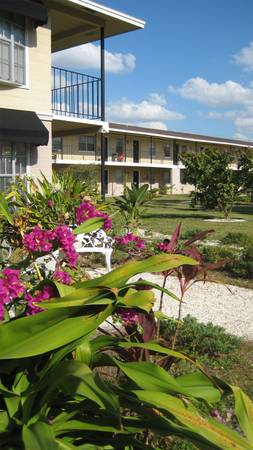 Beautiful Courtyard Views - Bay Vista Apartments