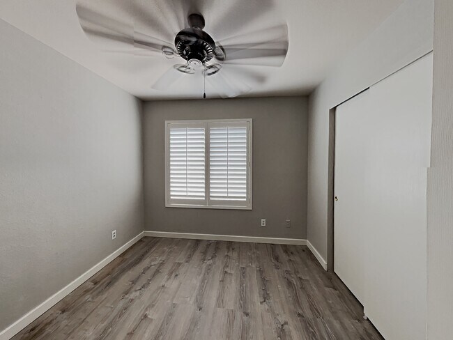 Building Photo - 4825 W Bluebell Way