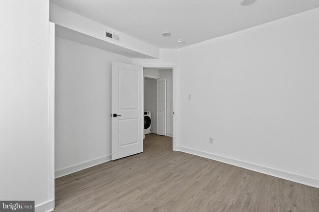 Building Photo - 1650 W Cheltenham Ave