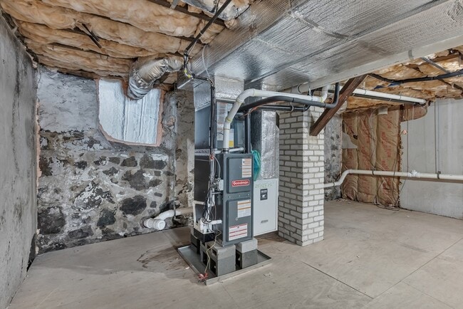 Building Photo - 73 Walnut St