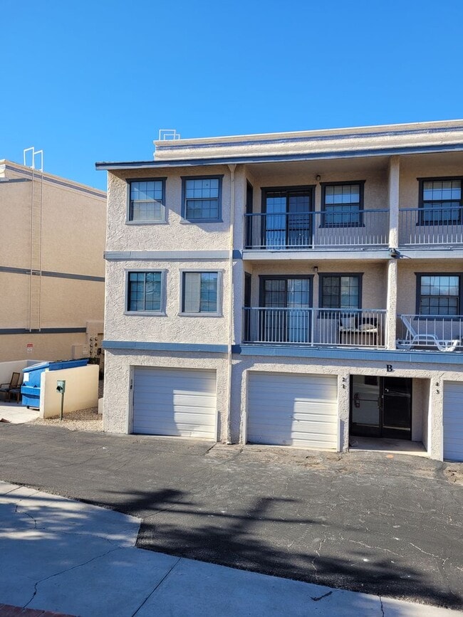 Building Photo - Affordable 2bed/2 bath Condo is Beautiful ...