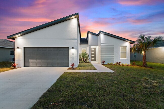 Primary Photo - Deposit-Free! Modern, energy efficient hom...