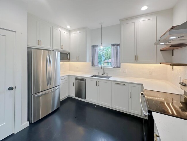 Building Photo - 317 8th St