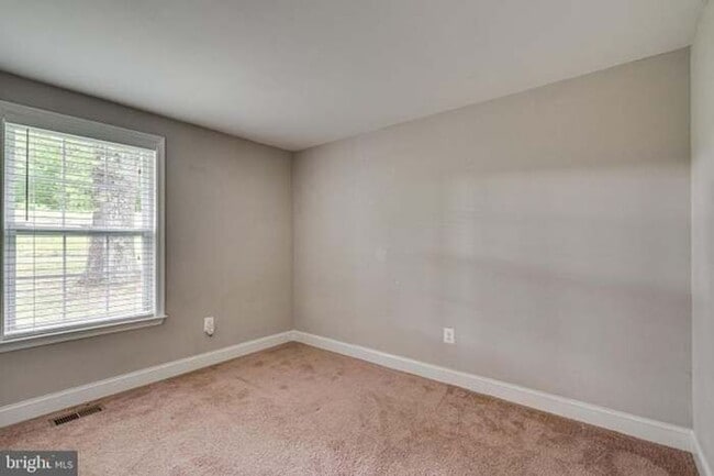 Building Photo - 3757 Hunting Creek Rd