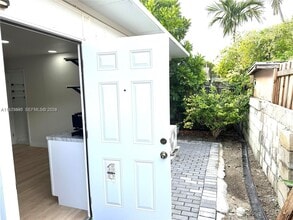 Building Photo - 8235 SW 41st Terrace