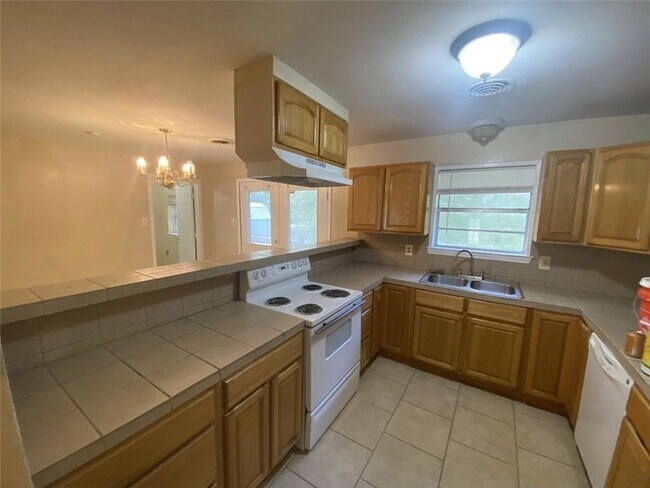 Building Photo - 1361 Westlawn Dr