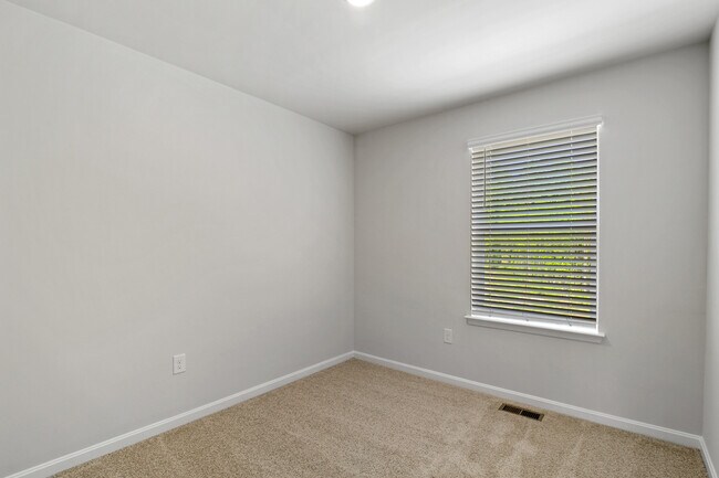 Building Photo - 23 Huckleberry Dr