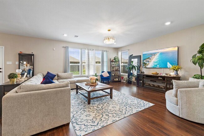 Building Photo - 1601 Sonny Dr