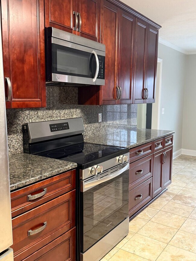 Building Photo - HOME FOR LEASE 4 BR 2 BATH RANCHSTYLE  SPLIT FLOOR PLAN AND OPEN  LARGE  FENCED BACKYARD  CONVENI...