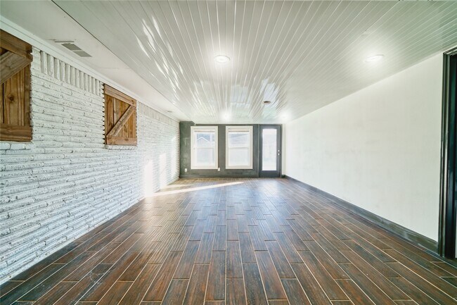 Building Photo - 4913 W 43rd St