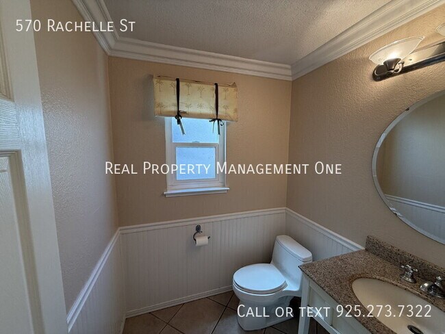 Building Photo - 570 Rachelle St