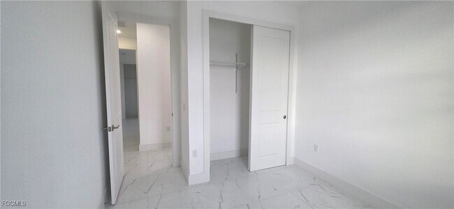 Building Photo - 927 Chenault St