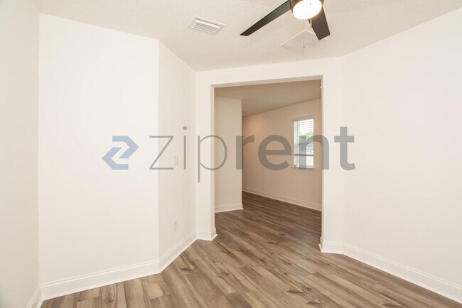 Building Photo - Unit