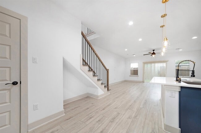 Building Photo - 837 W Little York Rd