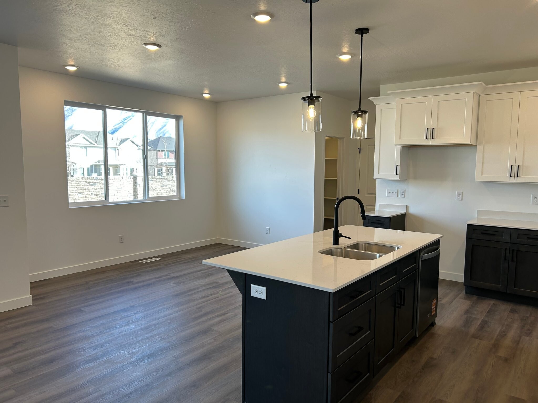 Building Photo - 708 N Plainsman Dr