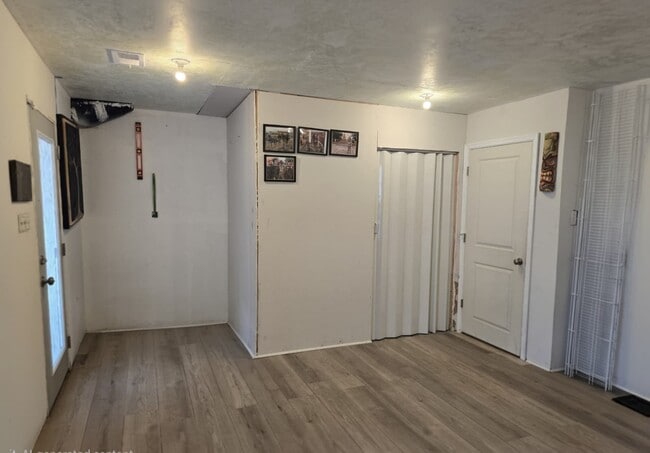 Building Photo - 106 Extrovert Dr