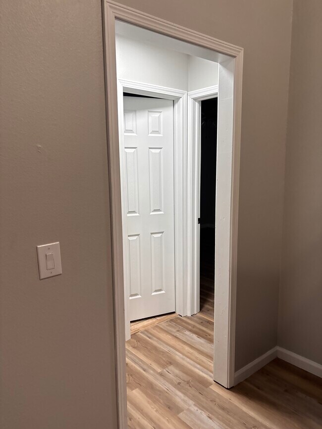 Building Photo - 3402 W Center St