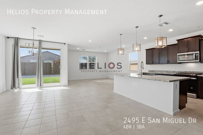 Building Photo - 2495 E San Miguel Dr