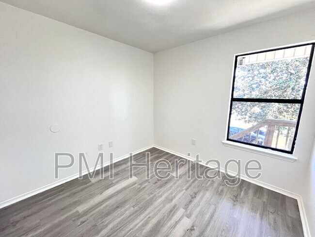 Building Photo - 606 Virginia St