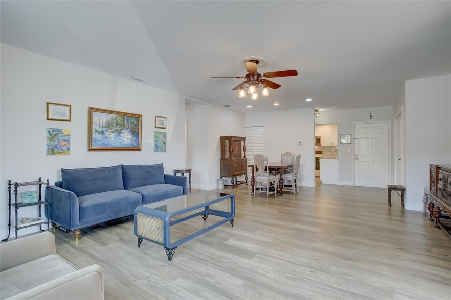 Building Photo - 1450 N Riverside Dr