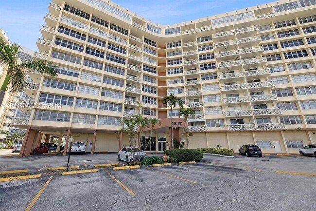 Building Photo - 1817 S Ocean Dr