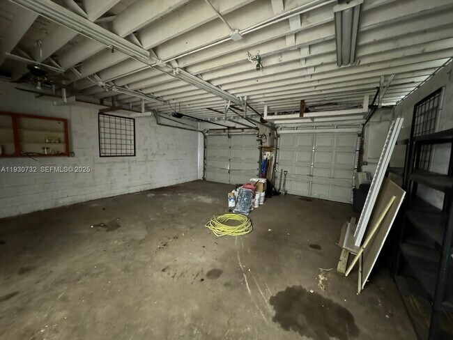 Building Photo - 1821 SW 23rd St