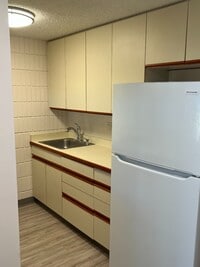 Building Photo - Mo?ili?ili Gem! 1-Bed Condo with Washer/Dr...